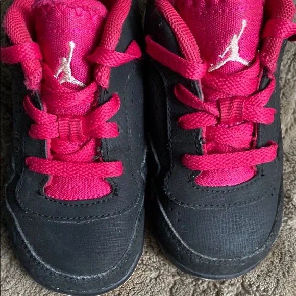 Jordan Kids Black and Pink Sneakers Size 6C - Picture 6 of 10